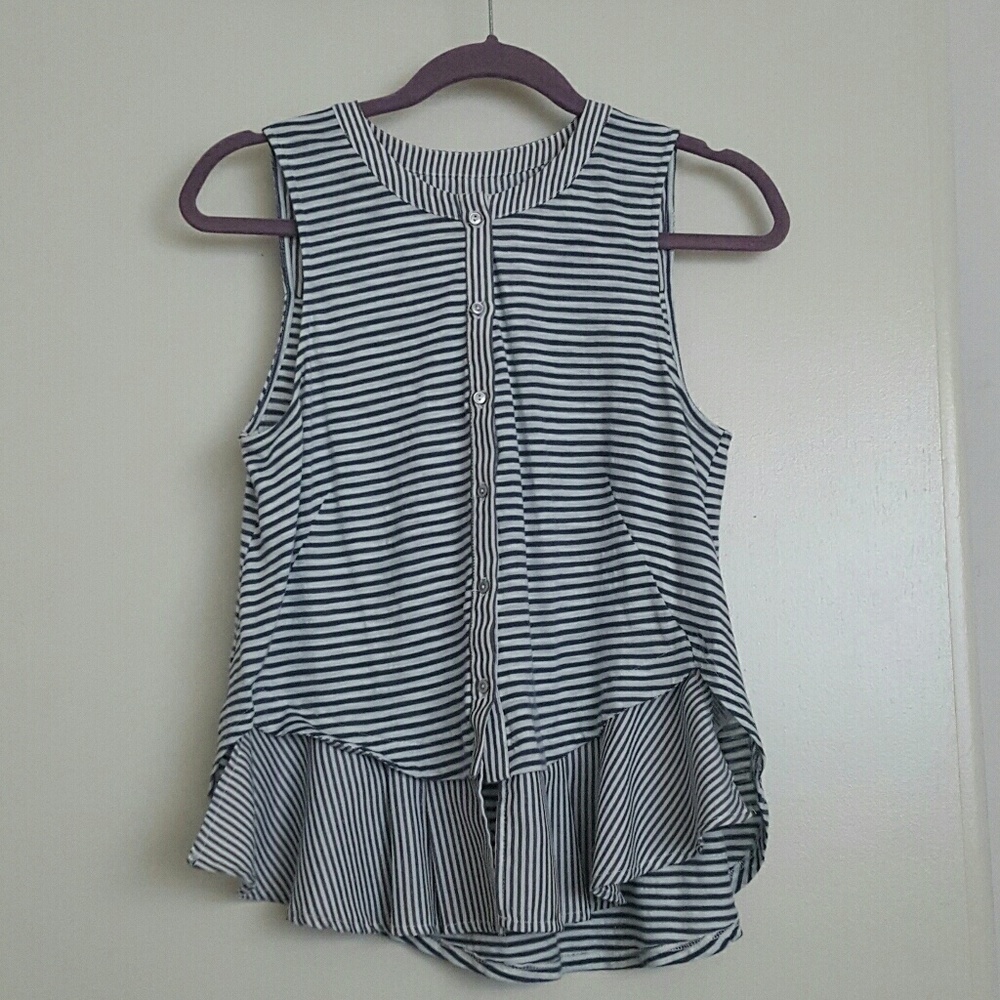 🚨CLEARANCE🚨 Sleeveless Shirt From ANTHOPOLOGY